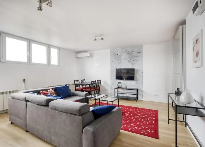 Family شقة وارسو